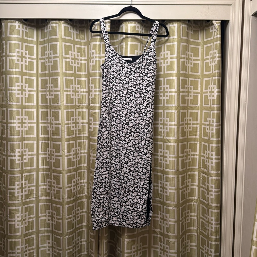 Abercrombie & Fitch Black and White Floral Midi Dress